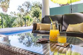 Immaculate 3-bed Villa in Guia Private Pool