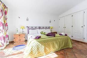 Immaculate 3-bed Villa in Guia Private Pool