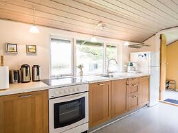 Secluded Pine Tree Cottage-by Traum