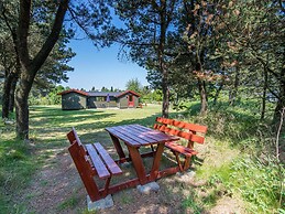 Secluded Pine Tree Cottage-by Traum