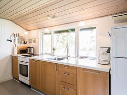 Secluded Pine Tree Cottage-by Traum