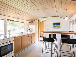 Secluded Pine Tree Cottage-by Traum