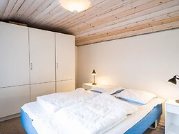 Secluded Pine Tree Cottage-by Traum