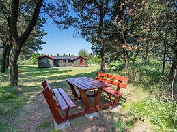 Secluded Pine Tree Cottage-by Traum