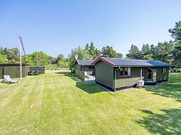 Secluded Pine Tree Cottage-by Traum