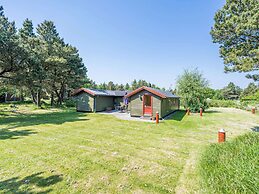 Secluded Pine Tree Cottage-by Traum