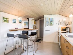 Secluded Pine Tree Cottage-by Traum