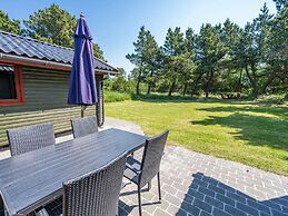 Secluded Pine Tree Cottage-by Traum