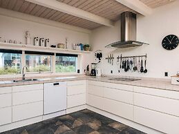 Luxury Panoramic Cottage in Rindby-by Traum