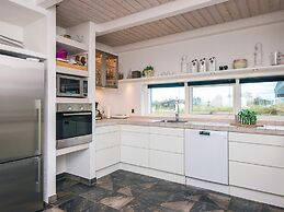 Luxury Panoramic Cottage in Rindby-by Traum