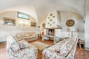 Villa Giunone With Pool Close to Volterra