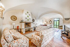 Villa Giunone With Pool Close to Volterra