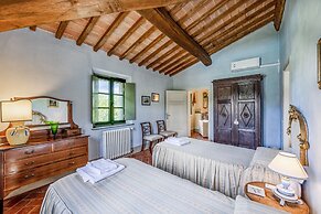 Villa Giunone With Pool Close to Volterra