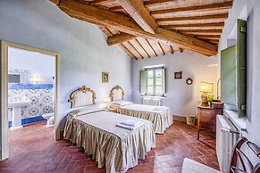 Villa Giunone With Pool Close to Volterra