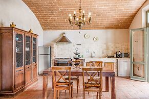 Villa Giunone With Pool Close to Volterra