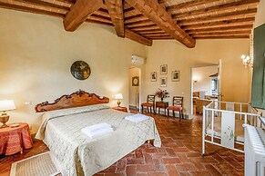 Villa Giunone With Pool Close to Volterra