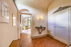 Villa Giunone With Pool Close to Volterra
