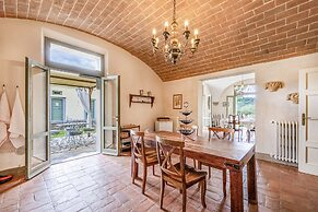 Villa Giunone With Pool Close to Volterra