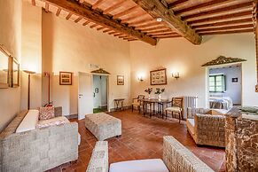 Villa Giunone With Pool Close to Volterra