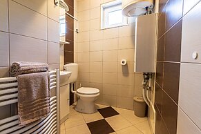 Sunny Weekend Sauna House