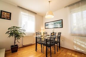 Sunny Weekend Sauna House