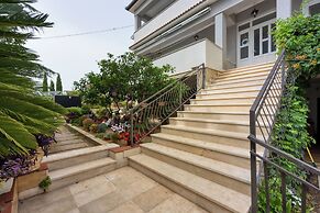 Pool Apartment Bakija