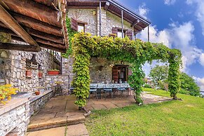 Villa Formaga- Relax and View Lake