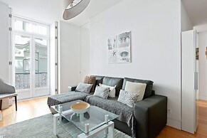 Spacious 1 Bedroom Apartment Near Baixa