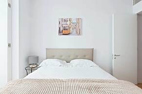 Spacious 1 Bedroom Apartment Near Baixa