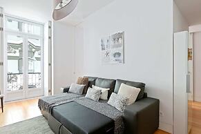 Spacious 1 Bedroom Apartment Near Baixa