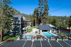 Deluxe Slopeside Home Just Steps to Mammoth Mountain Slopes and Villag