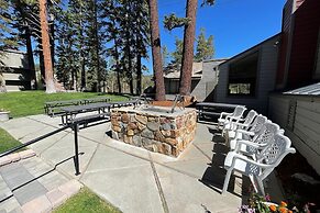 Deluxe Slopeside Home Just STEPS to Mammoth Mountain Slopes and Villag