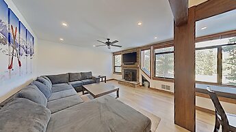 Deluxe Slopeside Home Just STEPS to Mammoth Mountain Slopes and Villag