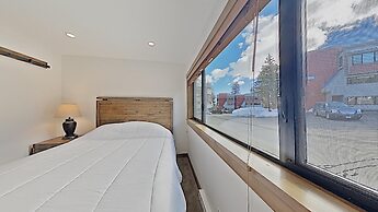 Deluxe Slopeside Home Just STEPS to Mammoth Mountain Slopes and Villag