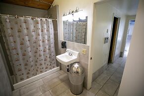 Deluxe Slopeside Home Just STEPS to Mammoth Mountain Slopes and Villag