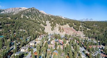 Deluxe Slopeside Home Just STEPS to Mammoth Mountain Slopes and Villag
