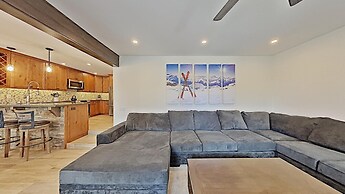 Deluxe Slopeside Home Just STEPS to Mammoth Mountain Slopes and Villag