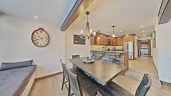 Deluxe Slopeside Home Just STEPS to Mammoth Mountain Slopes and Villag