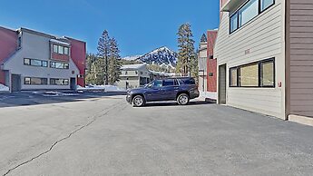 Deluxe Slopeside Home Just STEPS to Mammoth Mountain Slopes and Villag