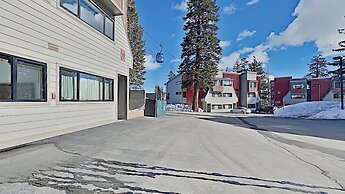 Deluxe Slopeside Home Just STEPS to Mammoth Mountain Slopes and Villag