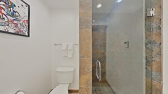 Deluxe Slopeside Home Just STEPS to Mammoth Mountain Slopes and Villag