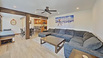 Deluxe Slopeside Home Just STEPS to Mammoth Mountain Slopes and Villag