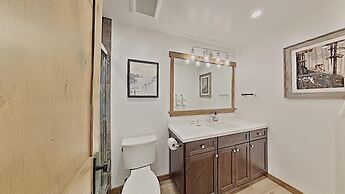 Deluxe Slopeside Home Just STEPS to Mammoth Mountain Slopes and Villag