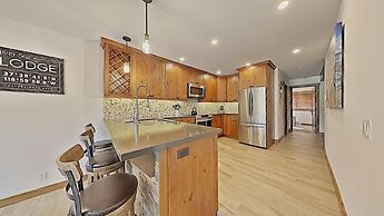 Deluxe Slopeside Home Just STEPS to Mammoth Mountain Slopes and Villag