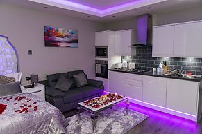 Aphrodite Suites Huddersfield