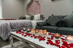 Aphrodite Suites Huddersfield