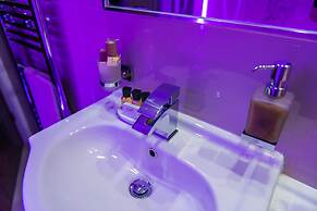 Aphrodite Suites Huddersfield