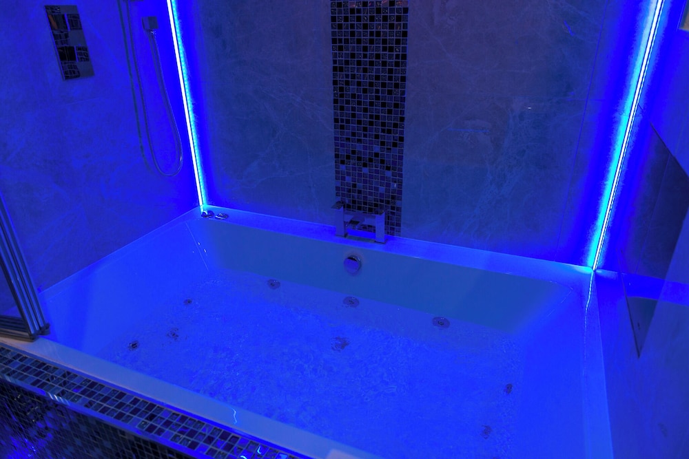 Aphrodite Suites Huddersfield