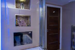 Aphrodite Suites Huddersfield