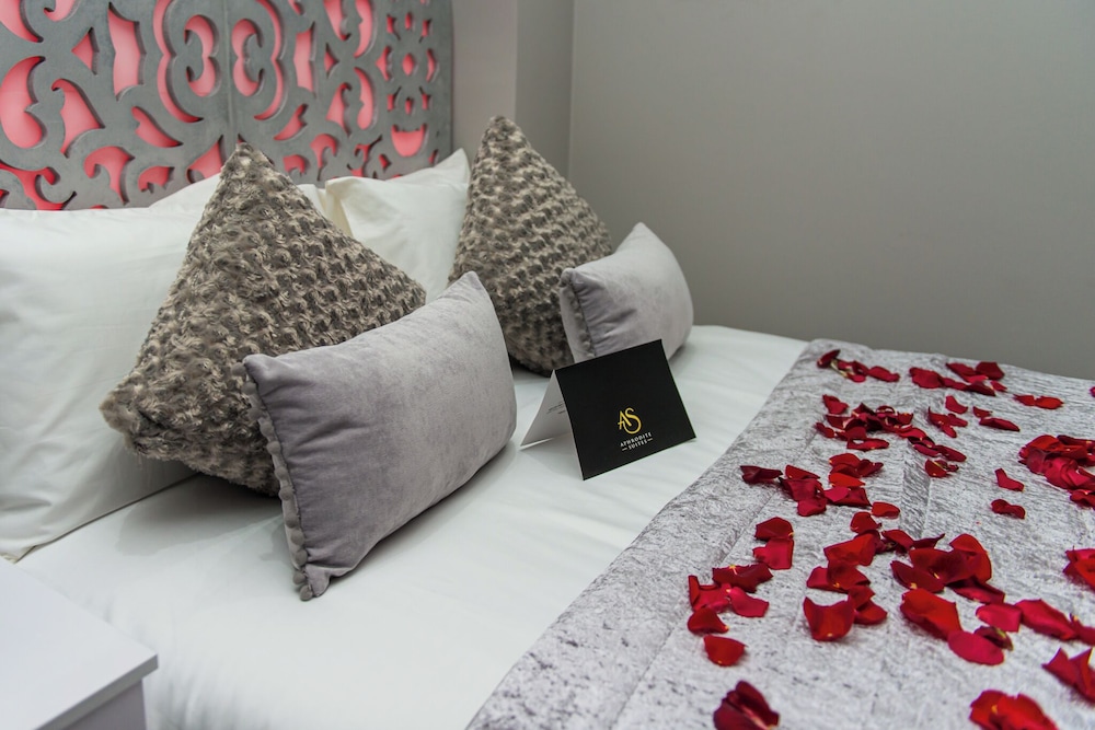 Aphrodite Suites Huddersfield
